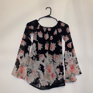 Long sleeve Floral off shoulder top XS